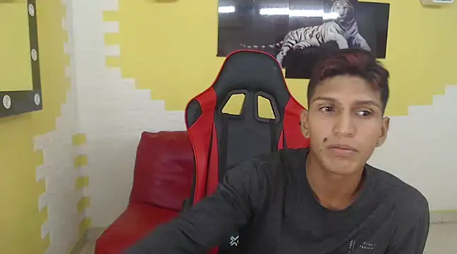 mau elixxx online show from December 31, 6:05 am