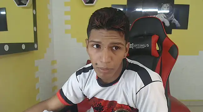 mau elixxx online show from December 31, 7:18 pm