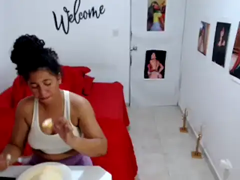 Snapshot of bellacrespalatina chatting on January 9, 12:25 am bellacrespalatina online show from January 9, 12:25 am