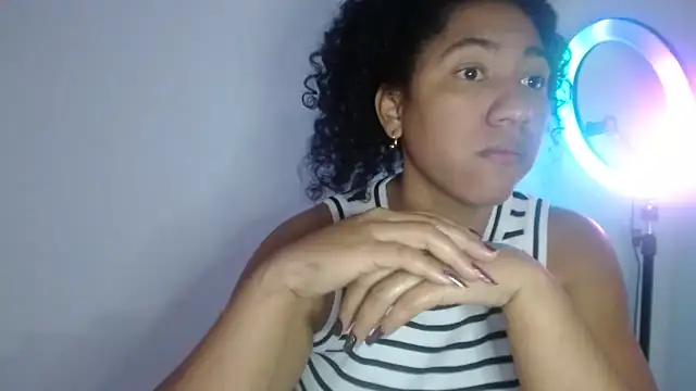 Snapshot of bellacrespalatina chatting on October 6, 8:28 pm bellacrespalatina online show from October 6, 8:28 pm