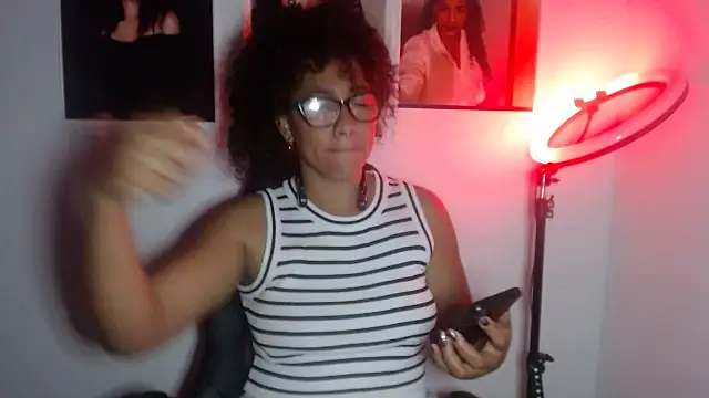 Snapshot of bellacrespalatina chatting on October 7, 8:33 am bellacrespalatina online show from October 7, 8:33 am