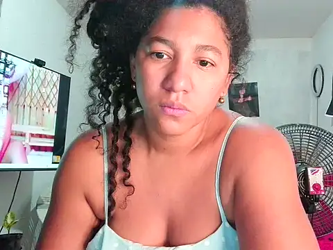 Snapshot of bellacrespalatina chatting on April 25, 1:03 pm bellacrespalatina online show from April 25, 1:03 pm