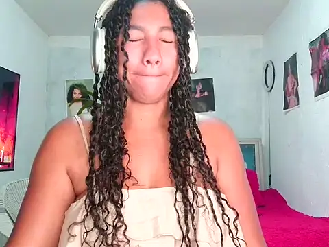 Snapshot of bellacrespalatina chatting on April 26, 10:18 pm bellacrespalatina online show from April 26, 10:18 pm