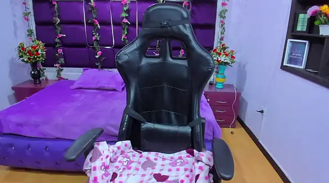 Snapshot of ChloeeTompson_ chatting on January 29, 1:37 am ChloeeTompson online show from January 29, 1:37 am