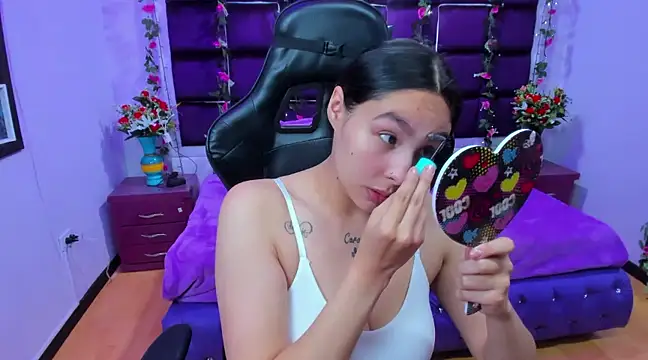 Snapshot of ChloeeTompson_ chatting on January 31, 2:04 am ChloeeTompson online show from January 31, 2:04 am