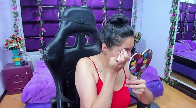 Snapshot of ChloeeTompson_ chatting on February 1, 2:37 am ChloeeTompson online show from February 1, 2:37 am