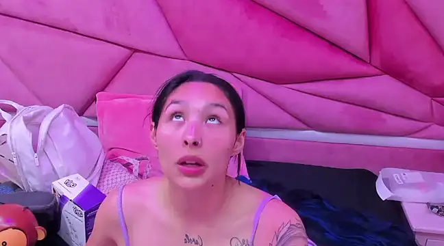 Snapshot of ChloeeTompson_ chatting on March 5, 2:46 am ChloeeTompson online show from March 5, 2:46 am