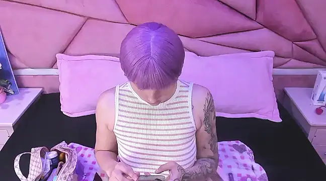 Snapshot of ChloeeTompson_ chatting on March 7, 3:19 am ChloeeTompson online show from March 7, 3:19 am