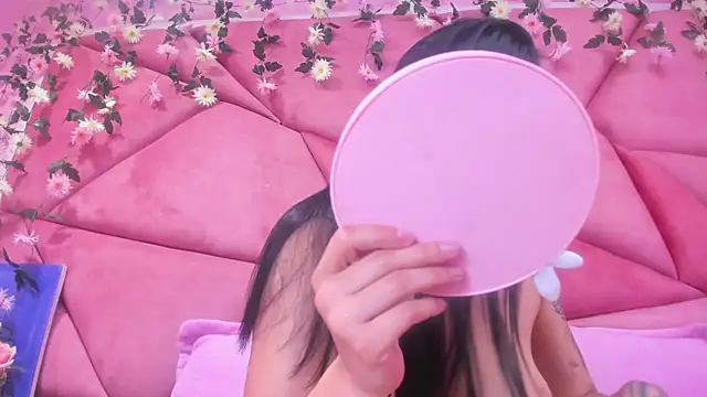 Snapshot of ChloeeTompson_ chatting on March 11, 10:29 am ChloeeTompson online show from March 11, 10:29 am