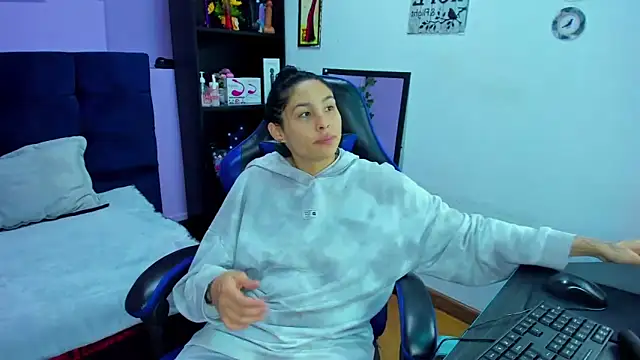 Snapshot of ChloeeTompson_ chatting on October 24, 1:03 am ChloeeTompson online show from October 24, 1:03 am