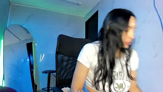 Snapshot of ChloeeTompson_ chatting on October 25, 2:41 am ChloeeTompson online show from October 25, 2:41 am