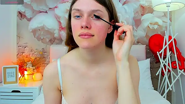 Snapshot of JaneBrowni chatting on May 3, 12:22 pm JaneBrowni online show from May 3, 12:22 pm