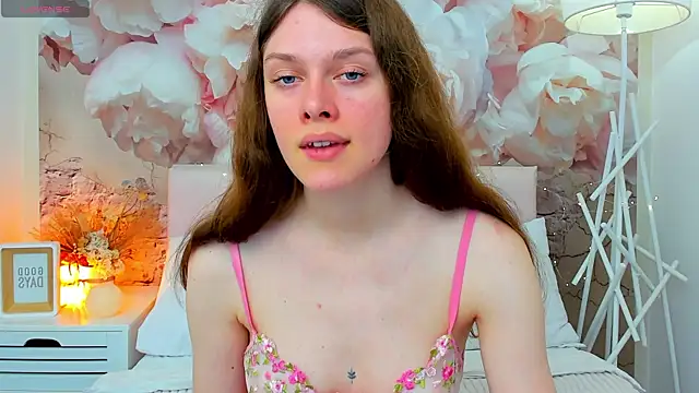 Snapshot of JaneBrowni chatting on May 12, 12:24 pm JaneBrowni online show from May 12, 12:24 pm