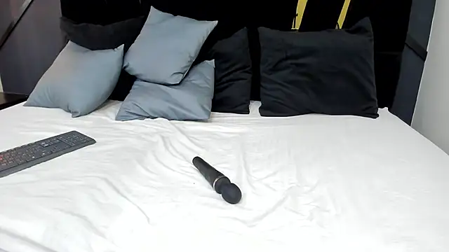 Snapshot of emilie_xx_ chatting on December 30, 8:15 pm emilie xx online show from December 30, 8:15 pm