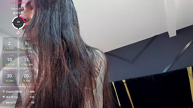 Snapshot of emilie_xx_ chatting on March 21, 11:23 pm emilie xx online show from March 21, 11:23 pm