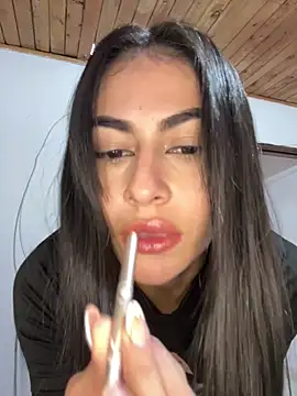Snapshot of emilie_xx_ chatting on October 12, 10:31 pm emilie xx online show from October 12, 10:31 pm