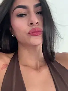 emilie xx  online show from April 4, 8:28 pm