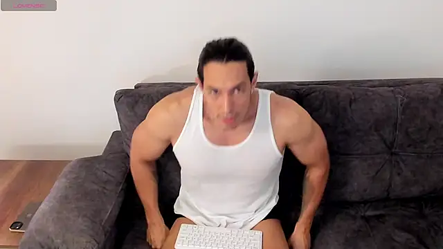 Snapshot of Lorenzoferrec chatting on April 25, 12:13 am Lorenzoferrec online show from April 25, 12:13 am
