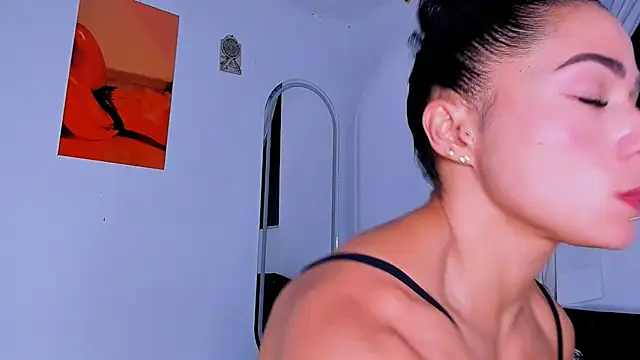 Snapshot of alexafit chatting on May 4, 8:38 pm alexafit online show from May 4, 8:38 pm