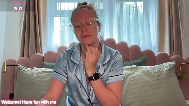 MelodyRoseUk online show from May 20, 8:09 am