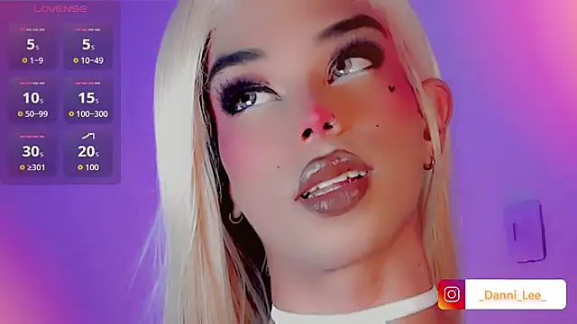 DanniLee  online show from November 15, 8:05 pm