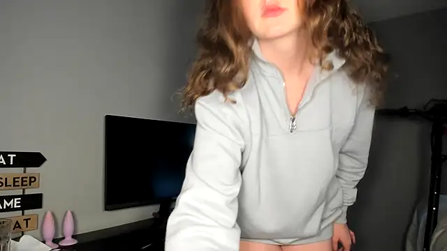 Snapshot of ENGLISHEMILY_69 chatting on March 12, 1:08 pm ENGLISHEMILY 69 online show from March 12, 1:08 pm