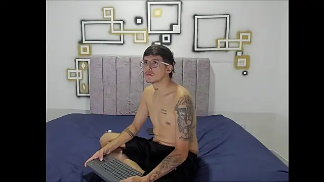 Snapshot of alana_dirty_sex chatting on October 25, 12:40 am alana dirty sex online show from October 25, 12:40 am