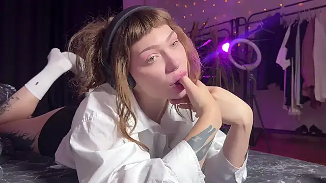 Snapshot of PaulaPratt chatting on December 13, 6:10 am PaulaPratt online show from December 13, 6:10 am