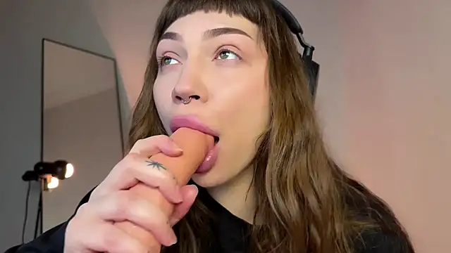 Snapshot of PaulaPratt chatting on February 21, 3:56 am PaulaPratt online show from February 21, 3:56 am