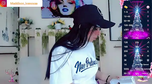 Madisson Ivanova online show from December 7, 2:57 pm