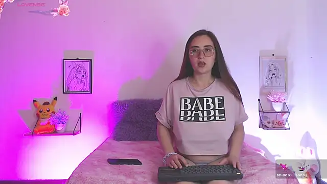 Snapshot of centaurigirl chatting on December 6, 10:30 pm centaurigirl online show from December 6, 10:30 pm