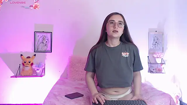 Snapshot of centaurigirl chatting on December 8, 10:25 pm centaurigirl online show from December 8, 10:25 pm