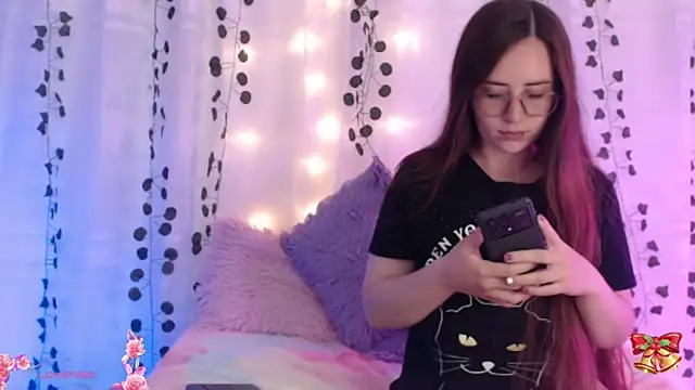 Snapshot of centaurigirl chatting on December 31, 2:03 pm centaurigirl online show from December 31, 2:03 pm