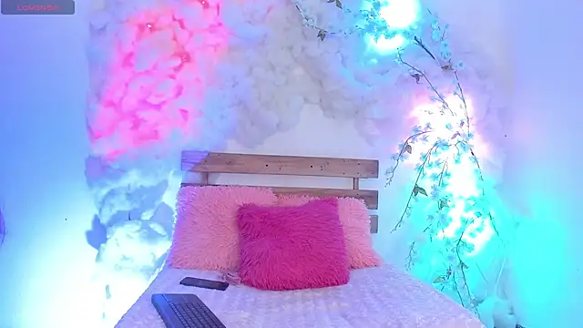 Snapshot of centaurigirl chatting on February 4, 2:17 am centaurigirl online show from February 4, 2:17 am