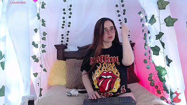 Snapshot of centaurigirl chatting on February 21, 5:56 am centaurigirl online show from February 21, 5:56 am