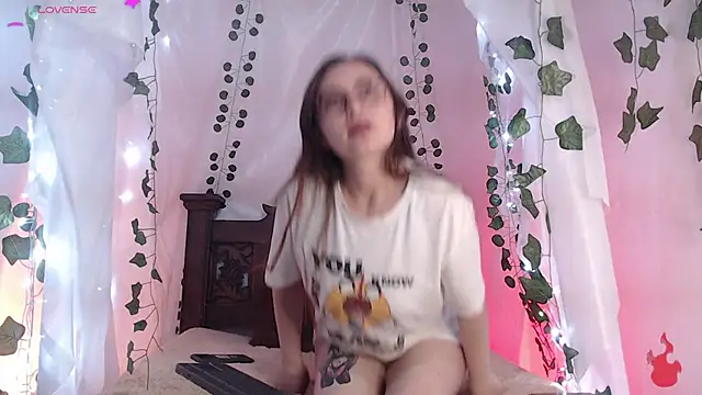 Snapshot of centaurigirl chatting on March 1, 2:15 am centaurigirl online show from March 1, 2:15 am