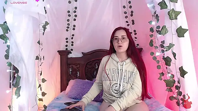 Snapshot of centaurigirl chatting on March 19, 1:54 am centaurigirl online show from March 19, 1:54 am