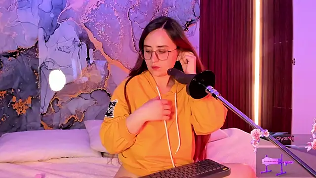 Snapshot of centaurigirl chatting on September 21, 2:35 am centaurigirl online show from September 21, 2:35 am