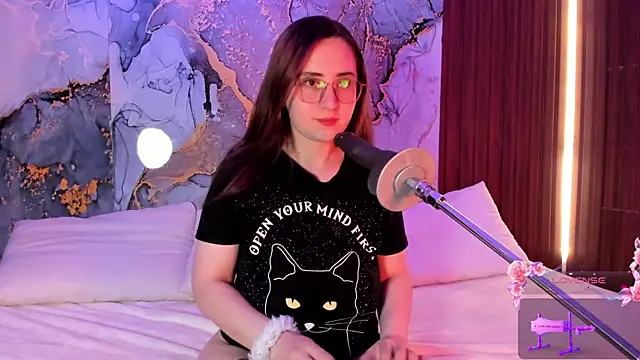 Snapshot of centaurigirl chatting on September 27, 3:33 am centaurigirl online show from September 27, 3:33 am