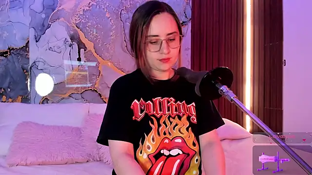 Snapshot of centaurigirl chatting on October 22, 2:56 am centaurigirl online show from October 22, 2:56 am