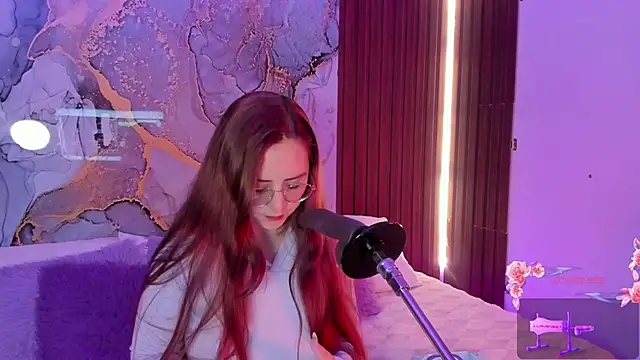 centaurigirl online show from January 15, 5:01 am