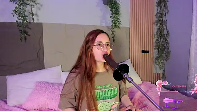 centaurigirl online show from April 6, 4:46 am