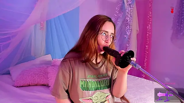 centaurigirl online show from April 22, 3:53 am