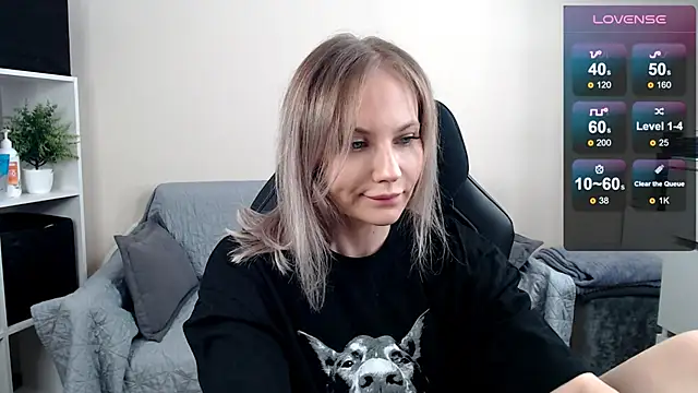 Snapshot of Sunny_bunny6 chatting on June 22, 5:15 am Sunny bunny6 online show from June 22, 5:15 am