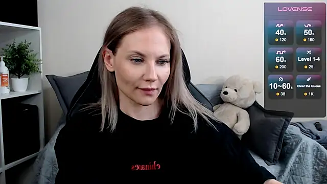 Snapshot of Sunny_bunny6 chatting on June 23, 5:49 am Sunny bunny6 online show from June 23, 5:49 am