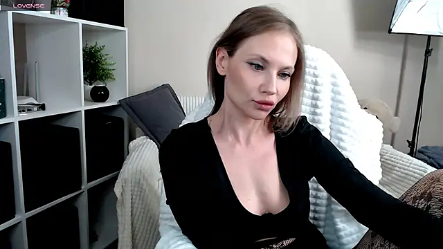 Snapshot of Sunny_bunny6 chatting on August 7, 7:49 pm Sunny bunny6 online show from August 7, 7:49 pm