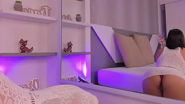 ammi roberts online show from December 3, 4:06 pm