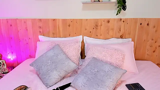 Emilyh  online show from January 16, 7:40 pm