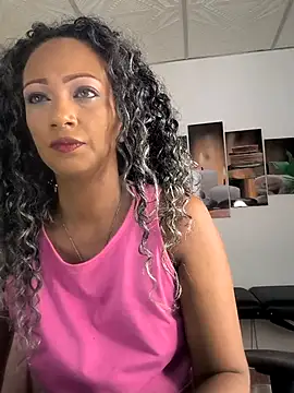 Snapshot of Amaliu_ chatting on June 23, 3:54 pm Amaliu online show from June 23, 3:54 pm
