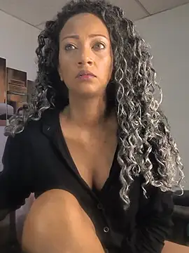 Snapshot of Amaliu_ chatting on July 16, 6:25 pm Amaliu online show from July 16, 6:25 pm